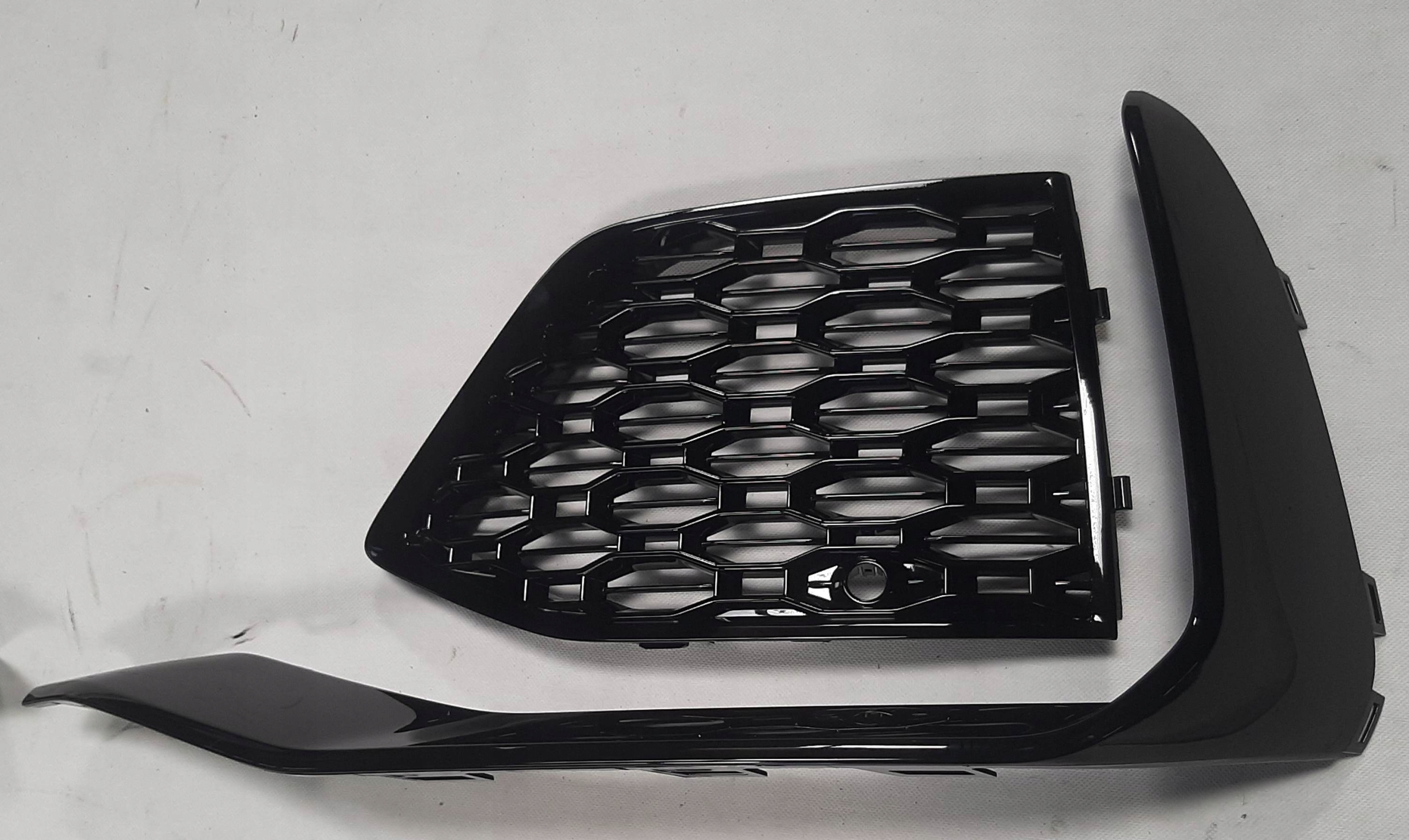 Audi RSQ8 Spoiler Kratka zderzaka lewa 4M8807679A