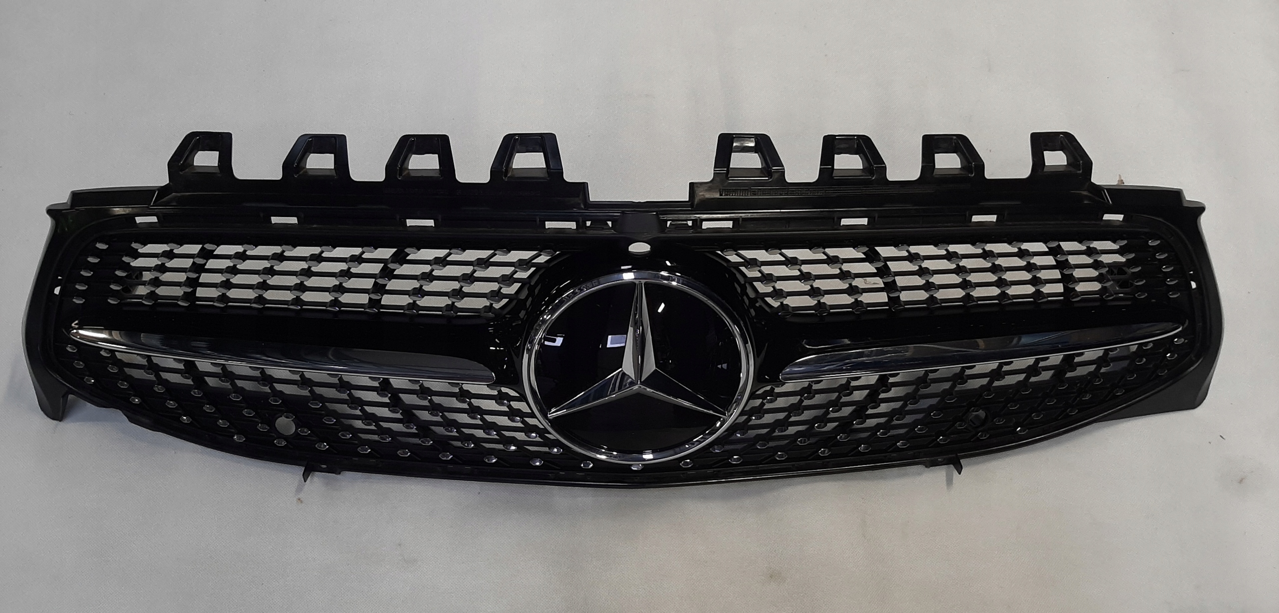 Mercedes-Benz CLA Grill Atrapa NOWA A1188880200