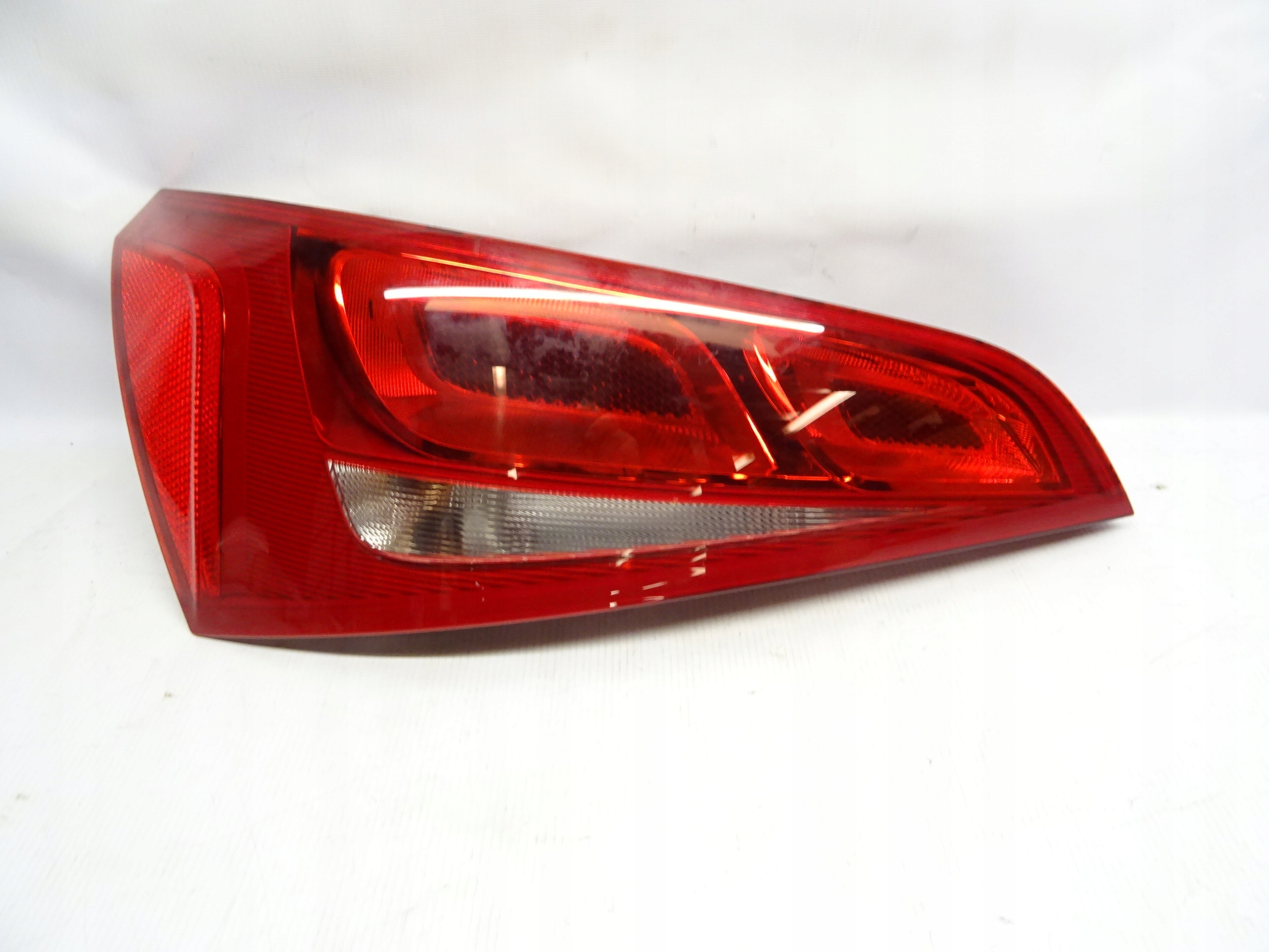 AUDI Q5 LAMPA TYLNA LEWA ZWYKŁA 8R0945093