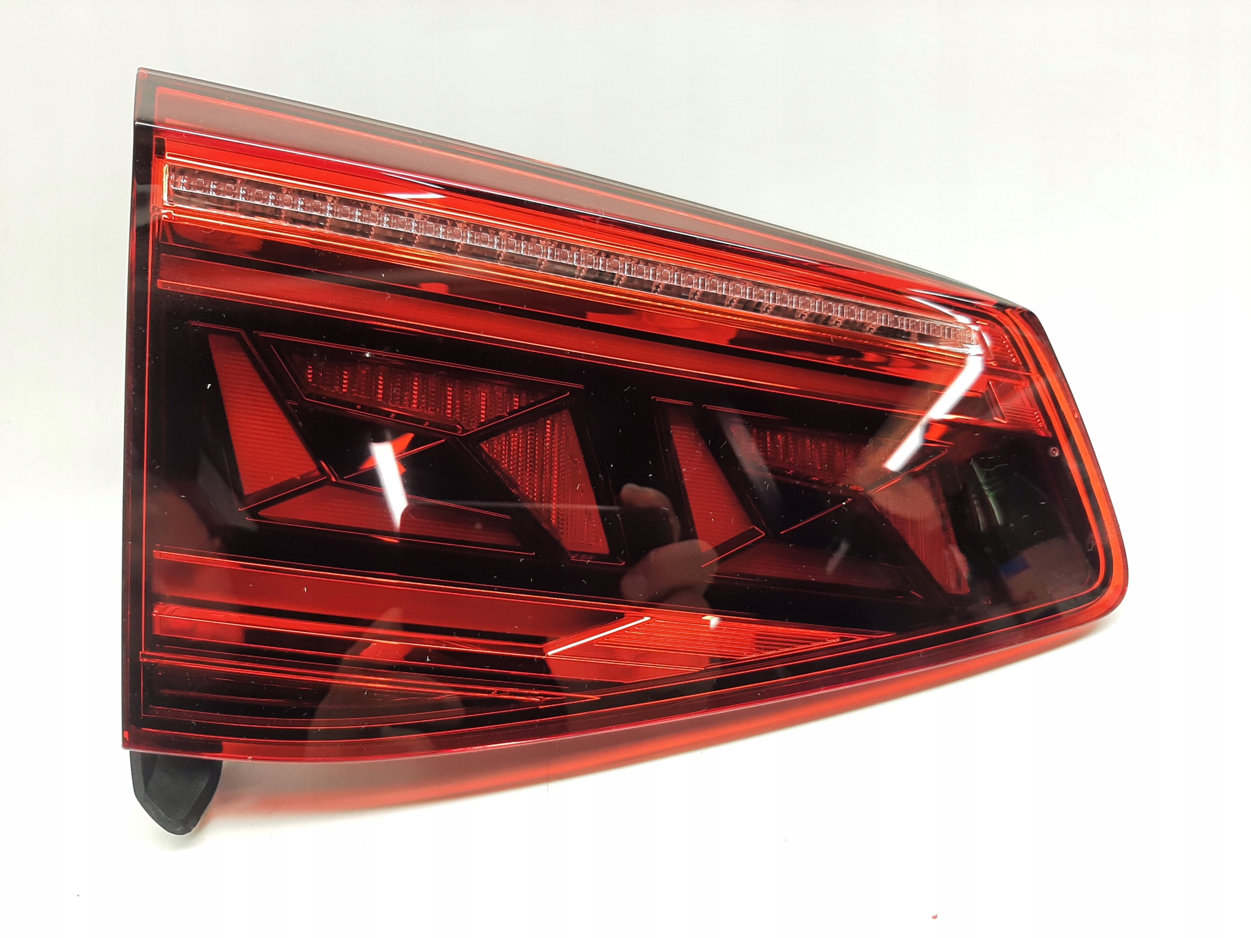 VW Passat B8 Variant Lift Lampa Tył Tylna Lewa Klapy Bagażnika 3G9945307H