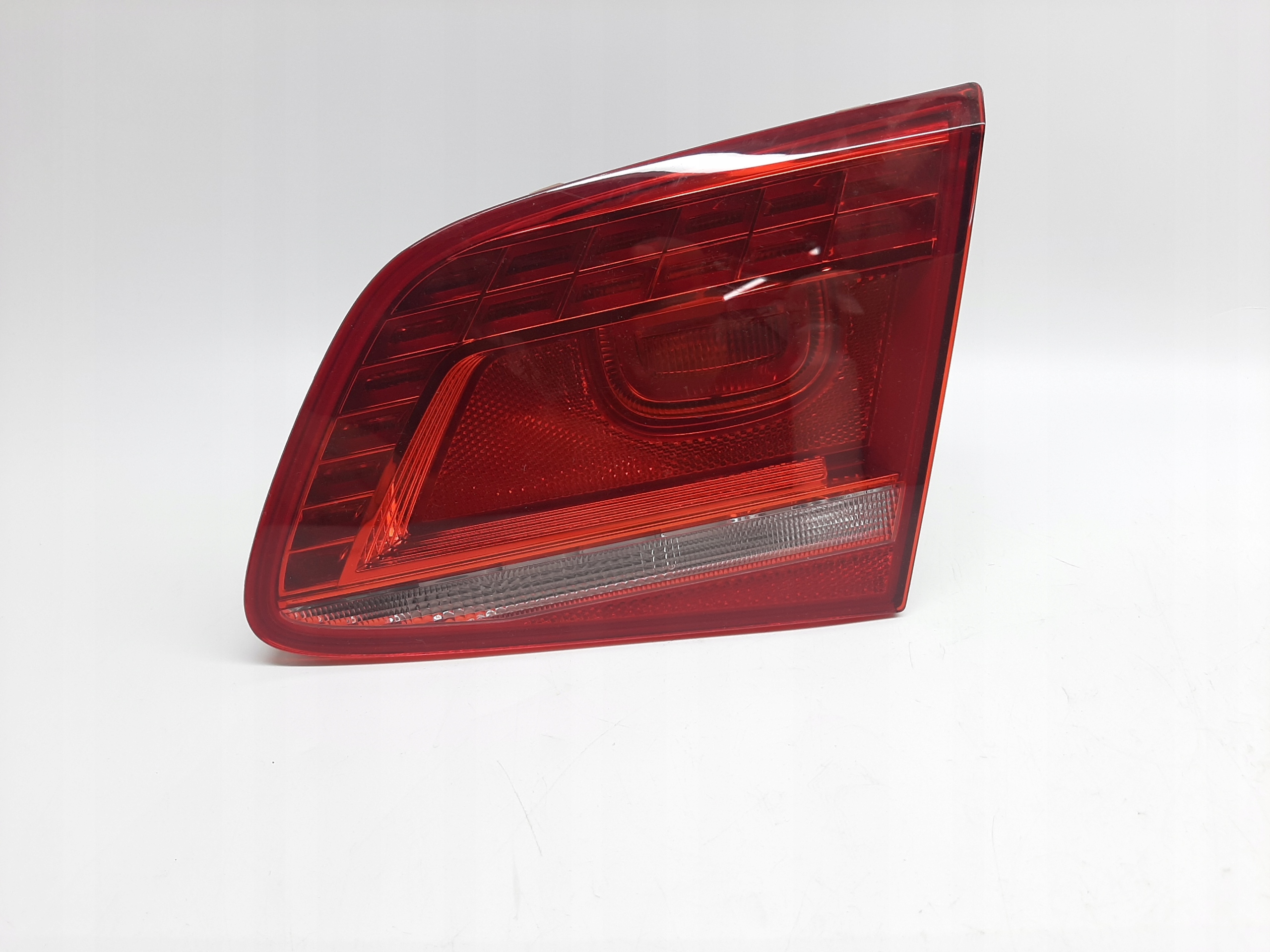 VOLKSWAGEN PASSAT B7 SEDAN LAMPA KLAPY PRAWY TYŁ 3AE945308D HELLA