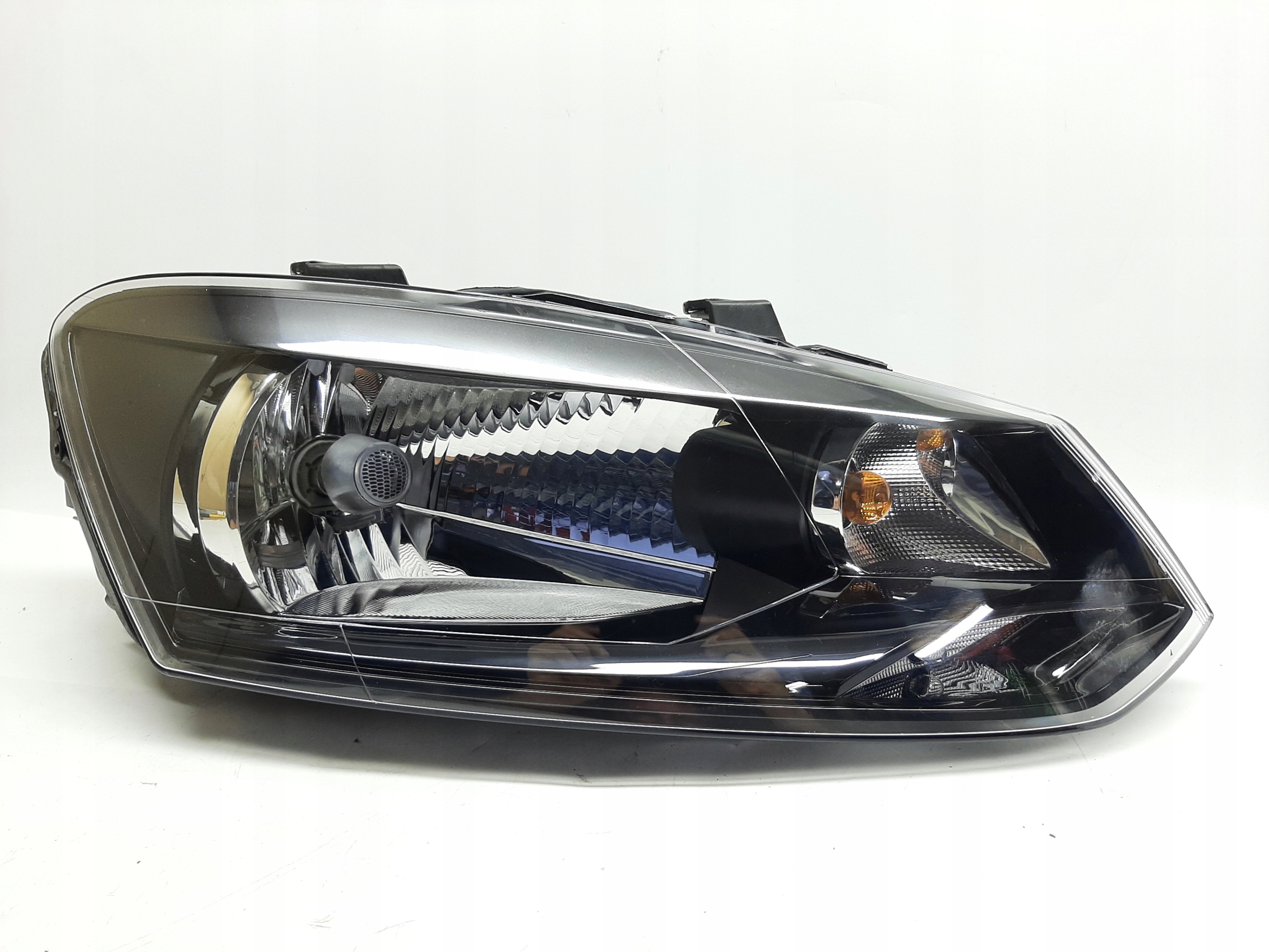 Volkswagen Polo Reflektor Lampa Przednia Prawa Valeo 6R1941016E