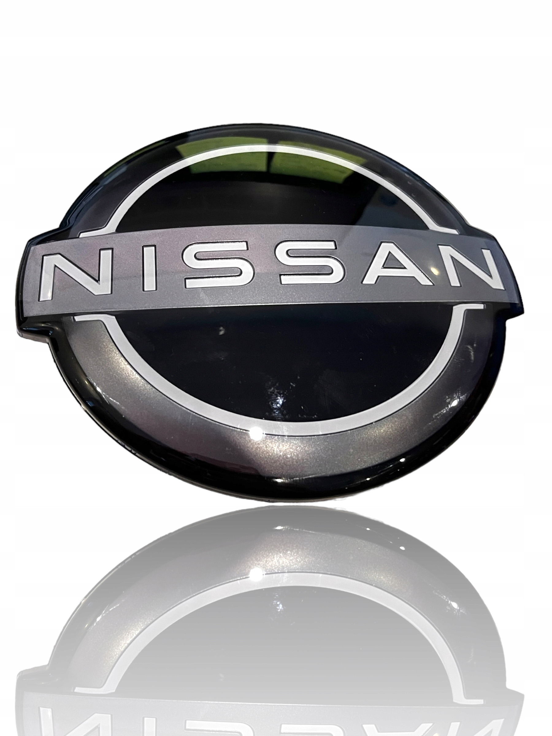 NISSAN QASHQAI EMBLEMAT LOGO RADAR 250-379-00 NOWY