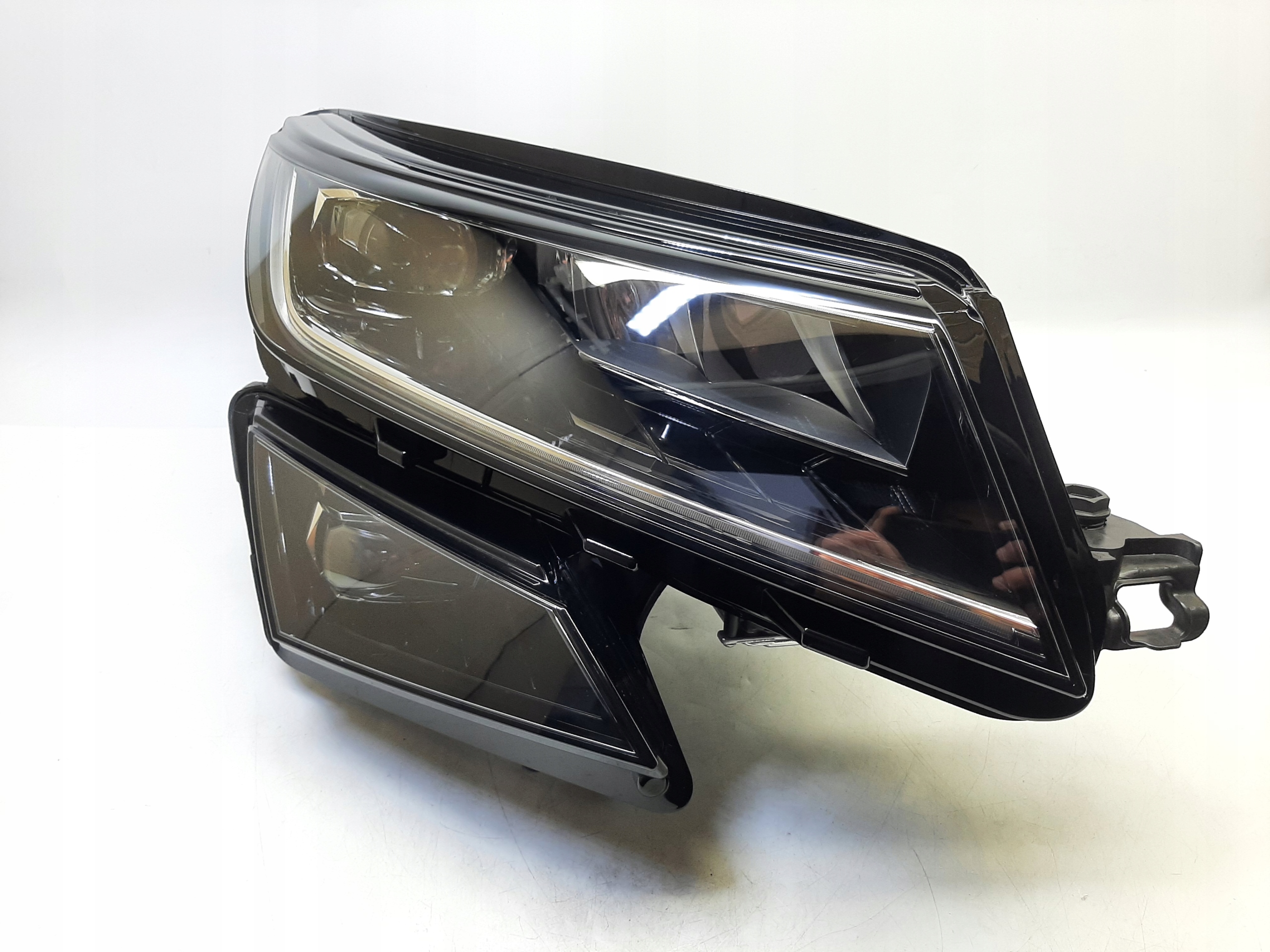 SKODA KODIAQ REFLEKTOR LAMPA PRAWA LED 566941016E