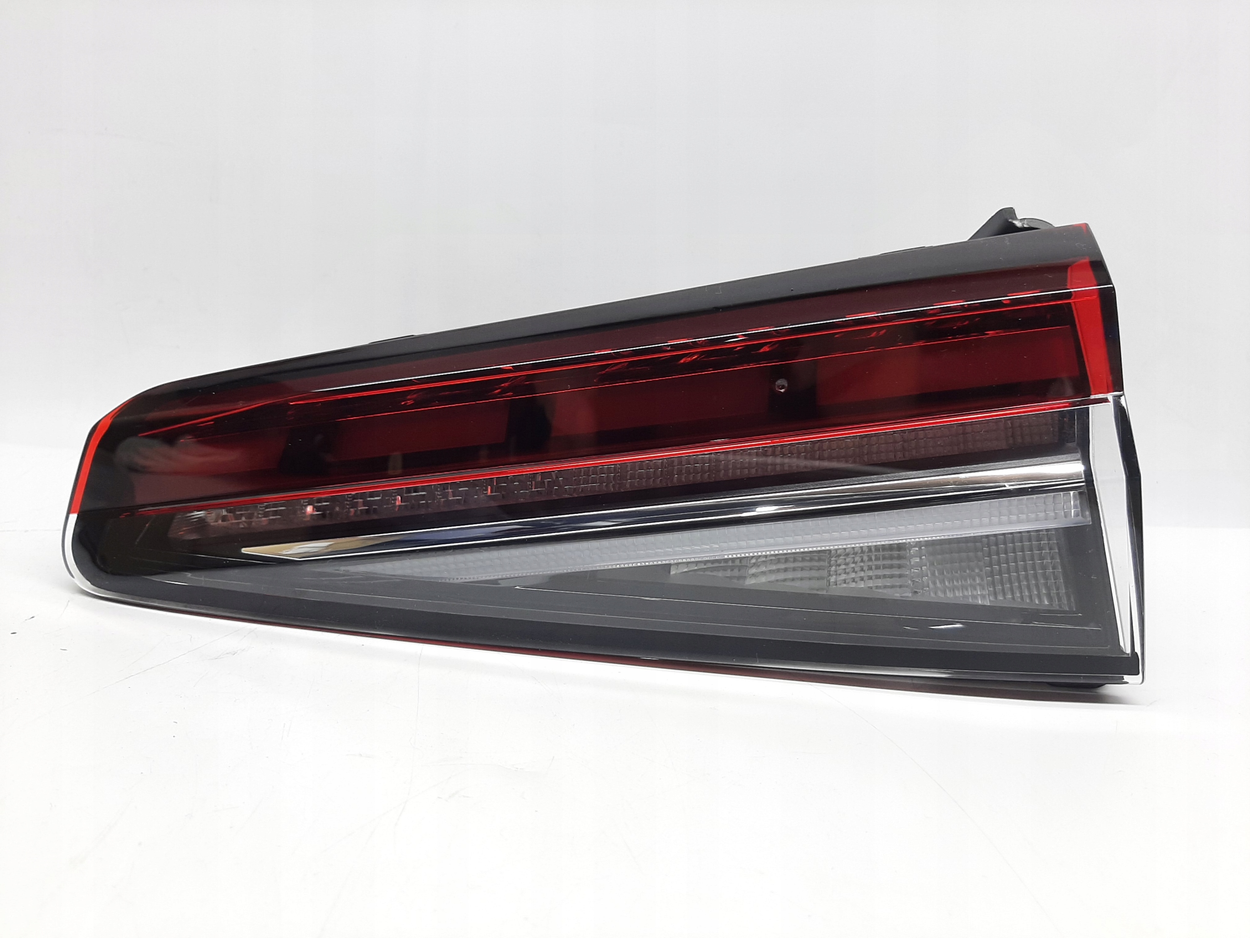 SKODA KAMIQ 2019- LAMPA KLAPY LED PRAWY TYŁ 3P0945308 NOWA