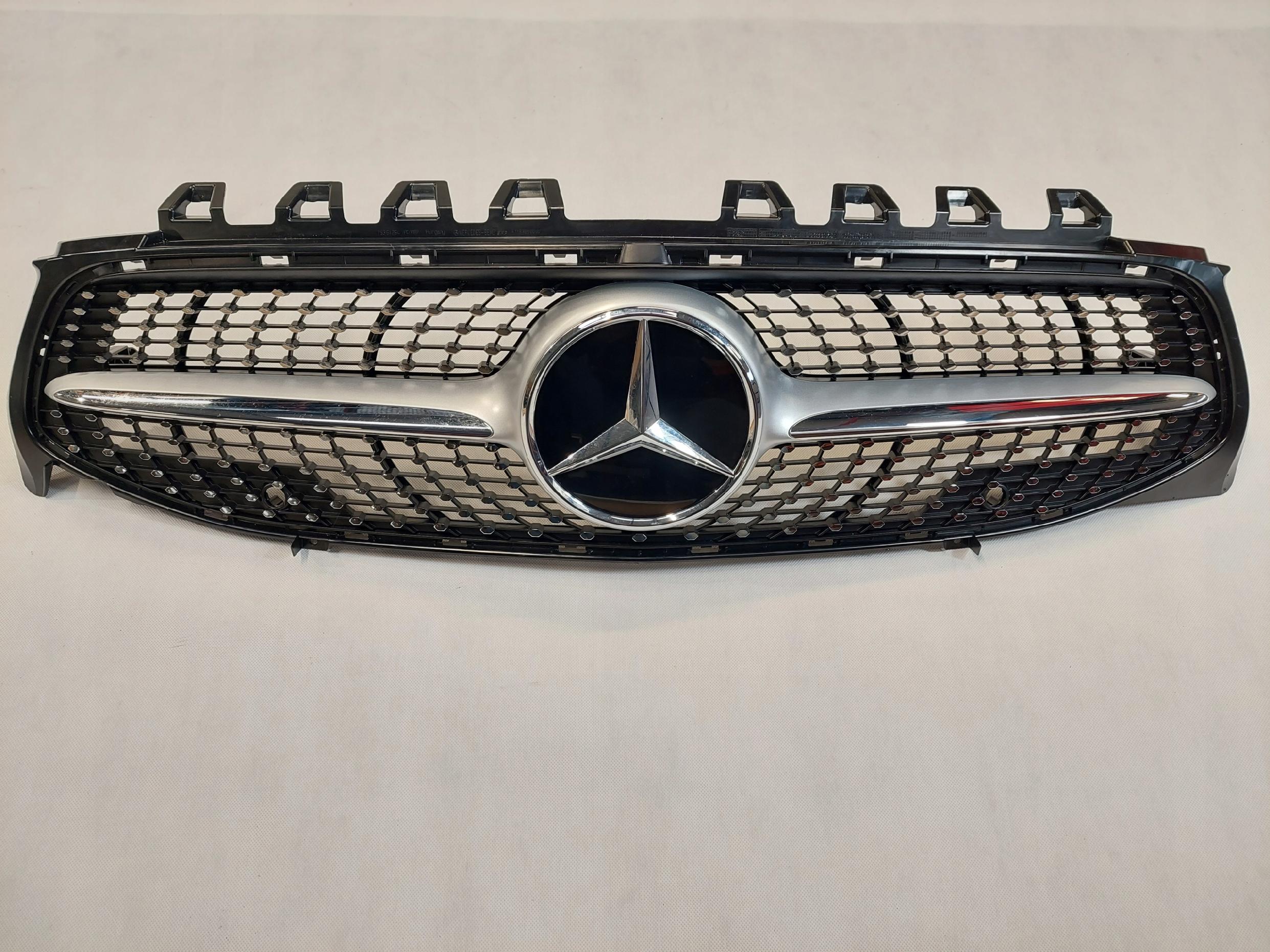 Mercedes CLA AMG-Line A1188880000 Atrapa Grill