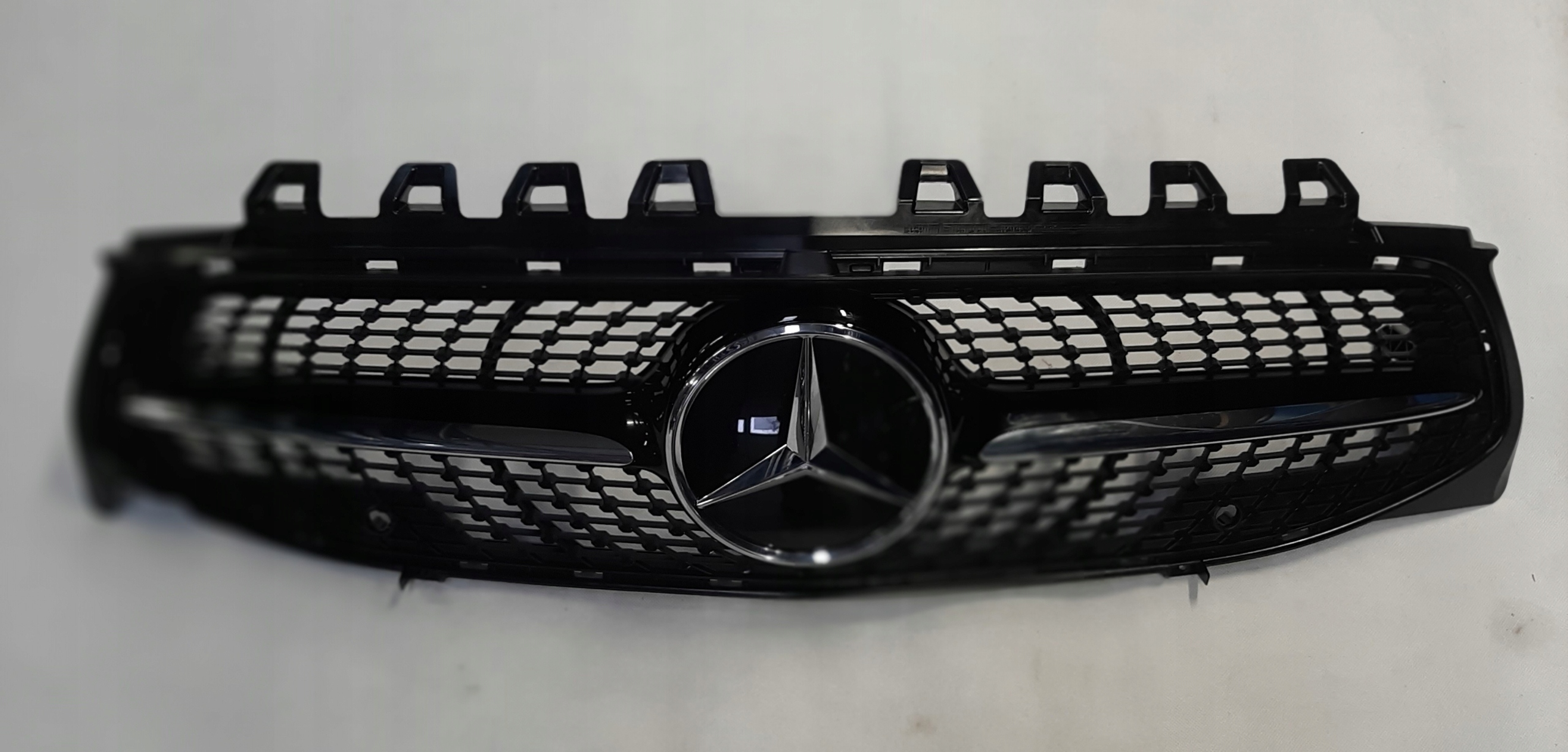 Mercedes-Benz CLA Grill Atrapa NOWA A1188880000